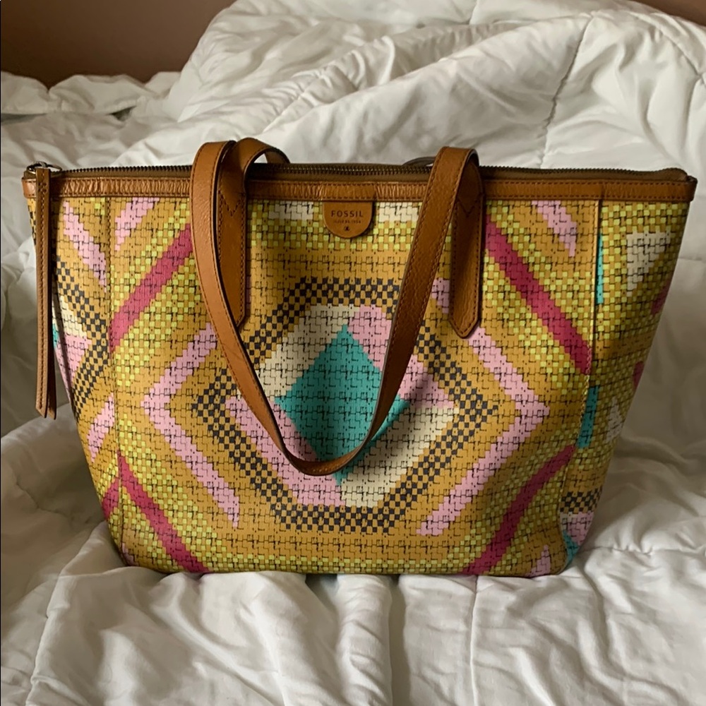FOSSIL "Sydney" Geometric Prints Signature Shopper
Tote Bag #ZB5491